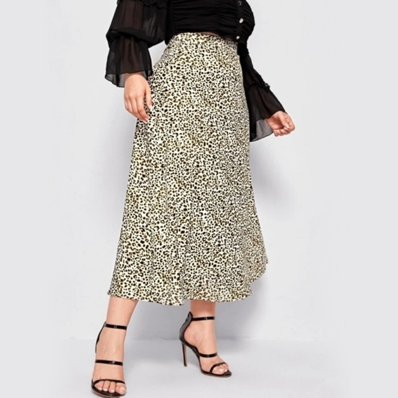 Plus Sized Leopard Print Silky Maxi Skirt w/ Split Side & Zipper Closure | 4XL - Picture 4 of 6